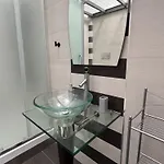 Flat 5 Apartment *