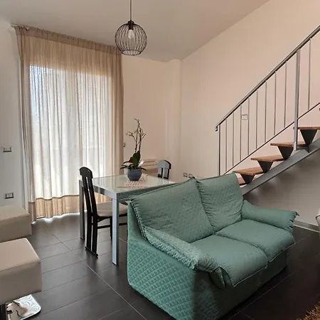 Flat 5 *