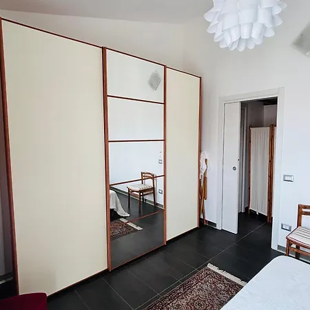 Flat 5 アパート オリスターノ